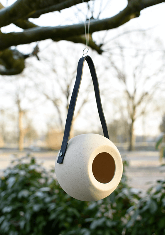 Vogelfutterhaus aus Stein beige
