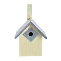 Metalen beschermplaat voor vogelhuisjes tegen spechten.