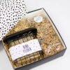 Geschenkpaket mit Vogelfutter und Fettblockhalter in hübscher Geschenkbox.