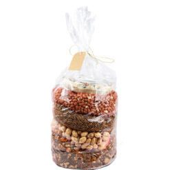 Cadeaupakket vogeltaart met vogelvoer slingers.