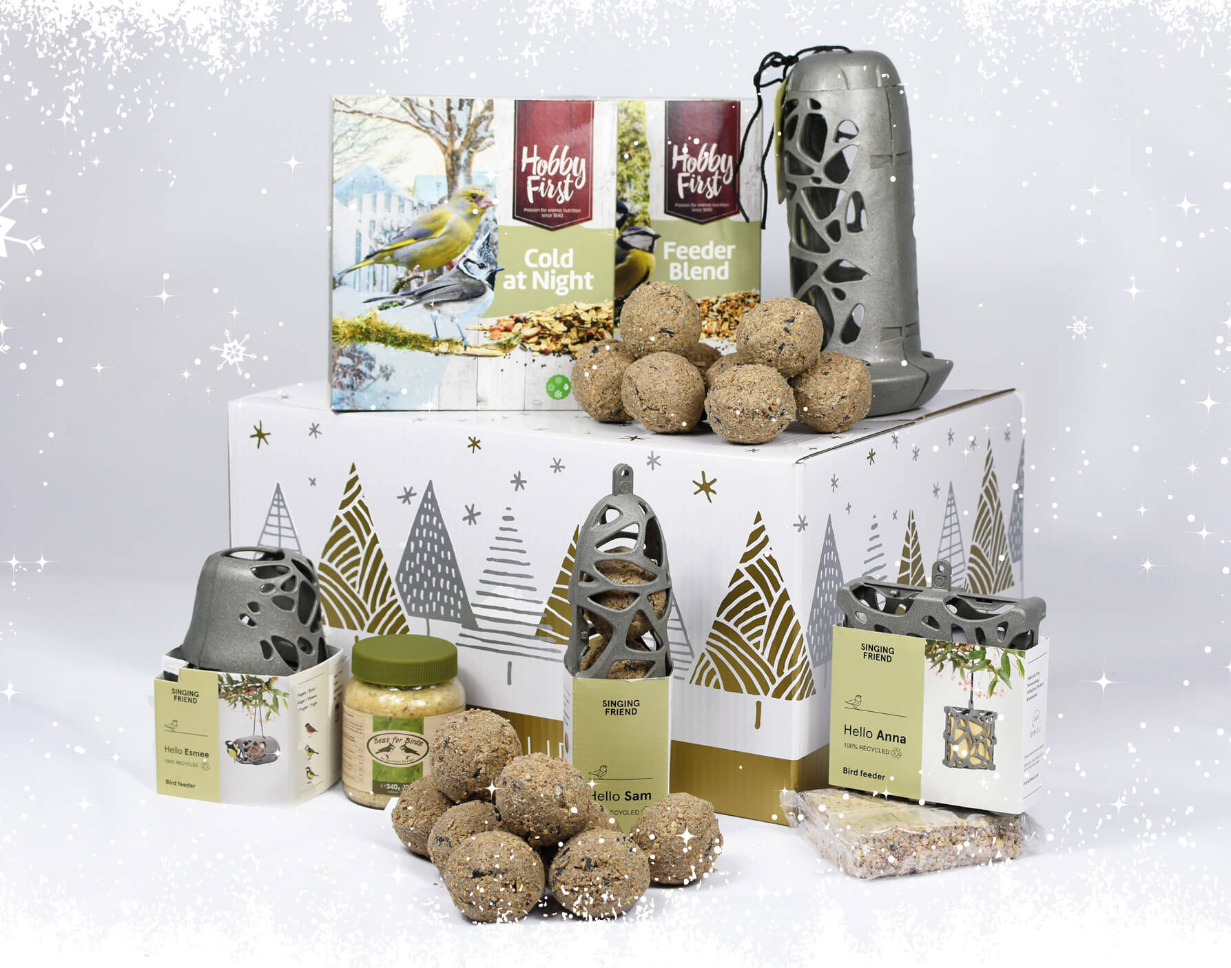 Duurzaam kerstpakket met gerecyclede voedersilos voor vogels.