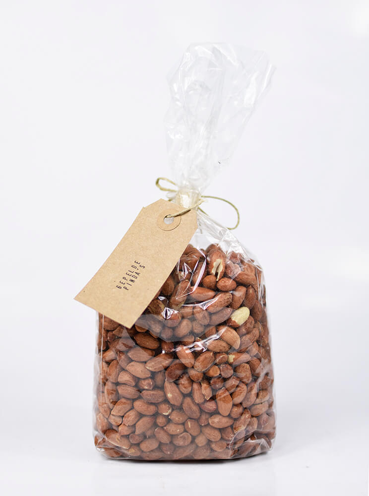 Vogelfutter (geschälte Erdnüsse) in Geschenkbox zum Verschenken.