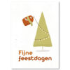 Kerstkaart met vogel die lampjes in een kerstboom hangt fijne feestdagen.