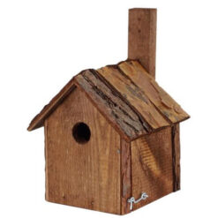 Natuurlijk vogelhuisje met dak van schors hout.
