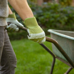 Leren werkhandschoenen voor in de tuin.