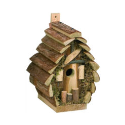 Bijzonder fairy tail vogelhuisje met stukjs hout en mos.