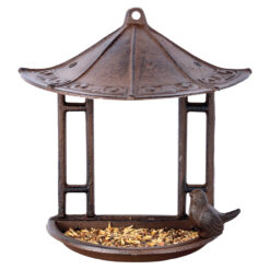 Gietijzeren voederhuis voor vogels voor aan een de muur.