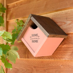 Rosa Nistkasten mit Text home tweet home.
