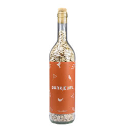Weinflaschen-Dankeschön gefüllt mit Sonnenblumenkernen für Vögel.